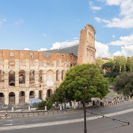 Iflat Unforgettable In Front Of Colosseum Rzym Zewnętrze zdjęcie